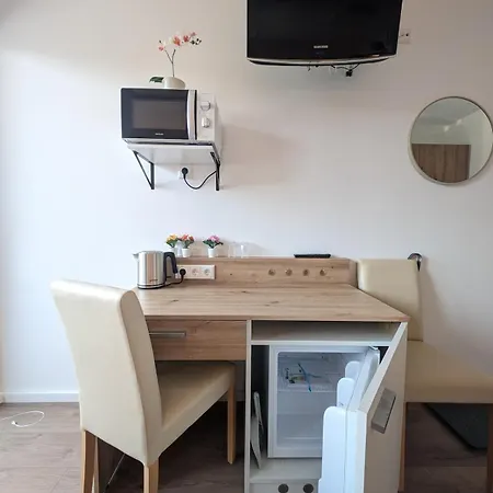 Apartman 13 - Sonniges Balkon-studio In Seenaehe Inklusive 2 Baederkarten *